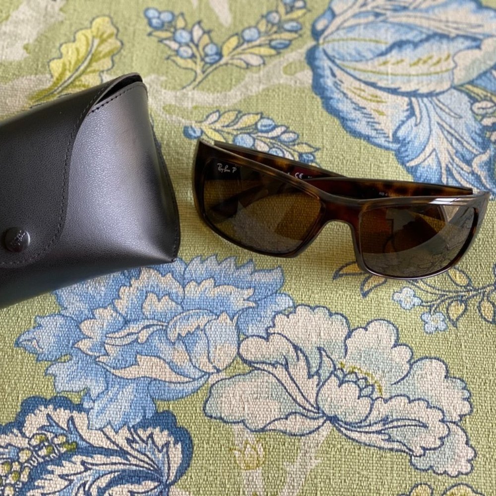 Ray Bans, tortoiseshell